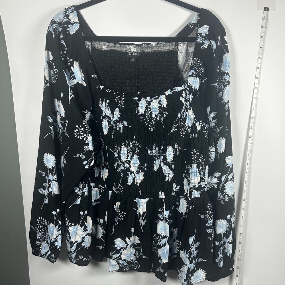 Torrid Black/Light Blue Slub Smocked Bodice Long Sleeve Floral Blouse Women’s 3X